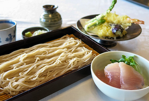 天せいろ石臼挽き蕎麦とミニ鮪丼